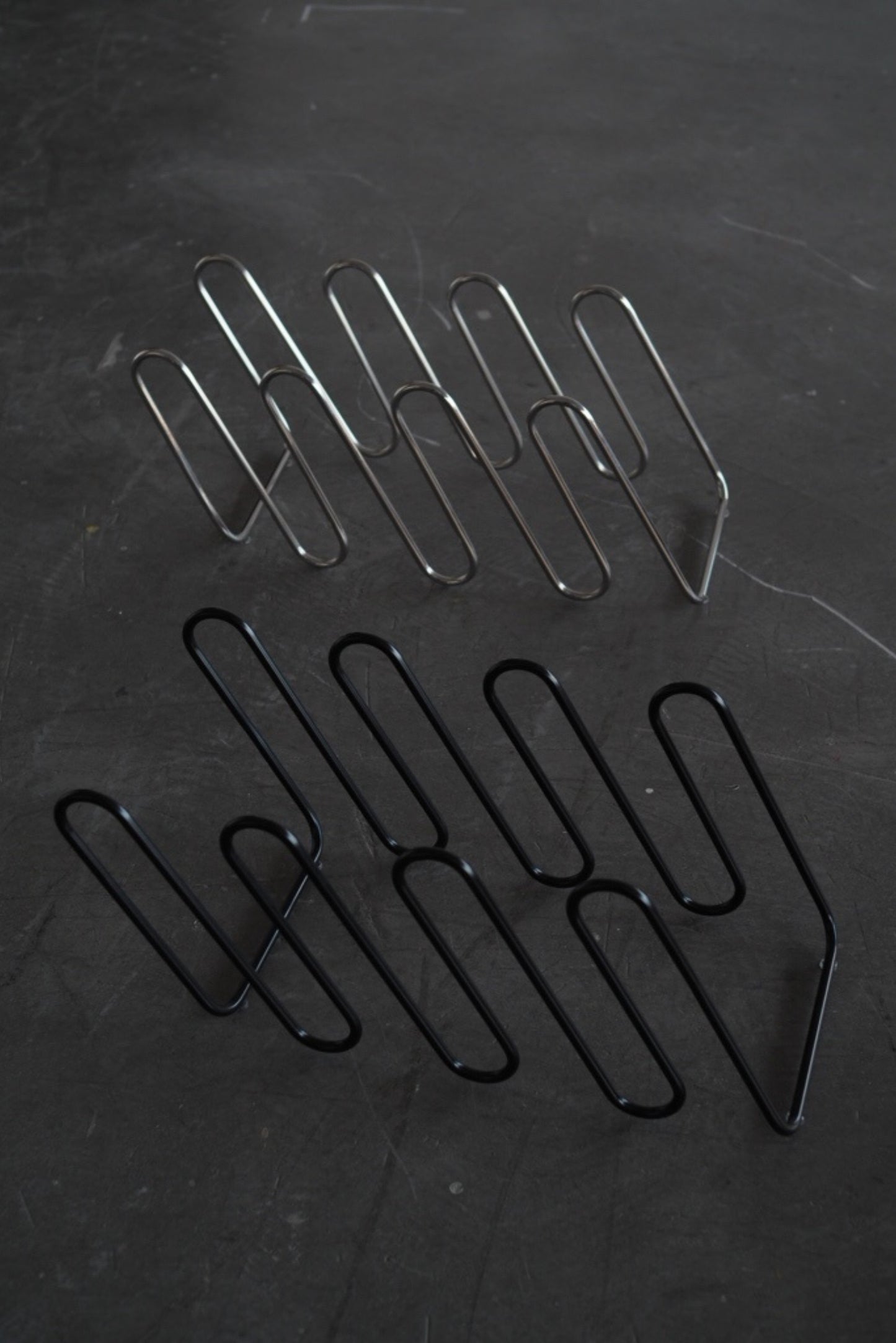SNAKE MAGAZINE RACK METAL
