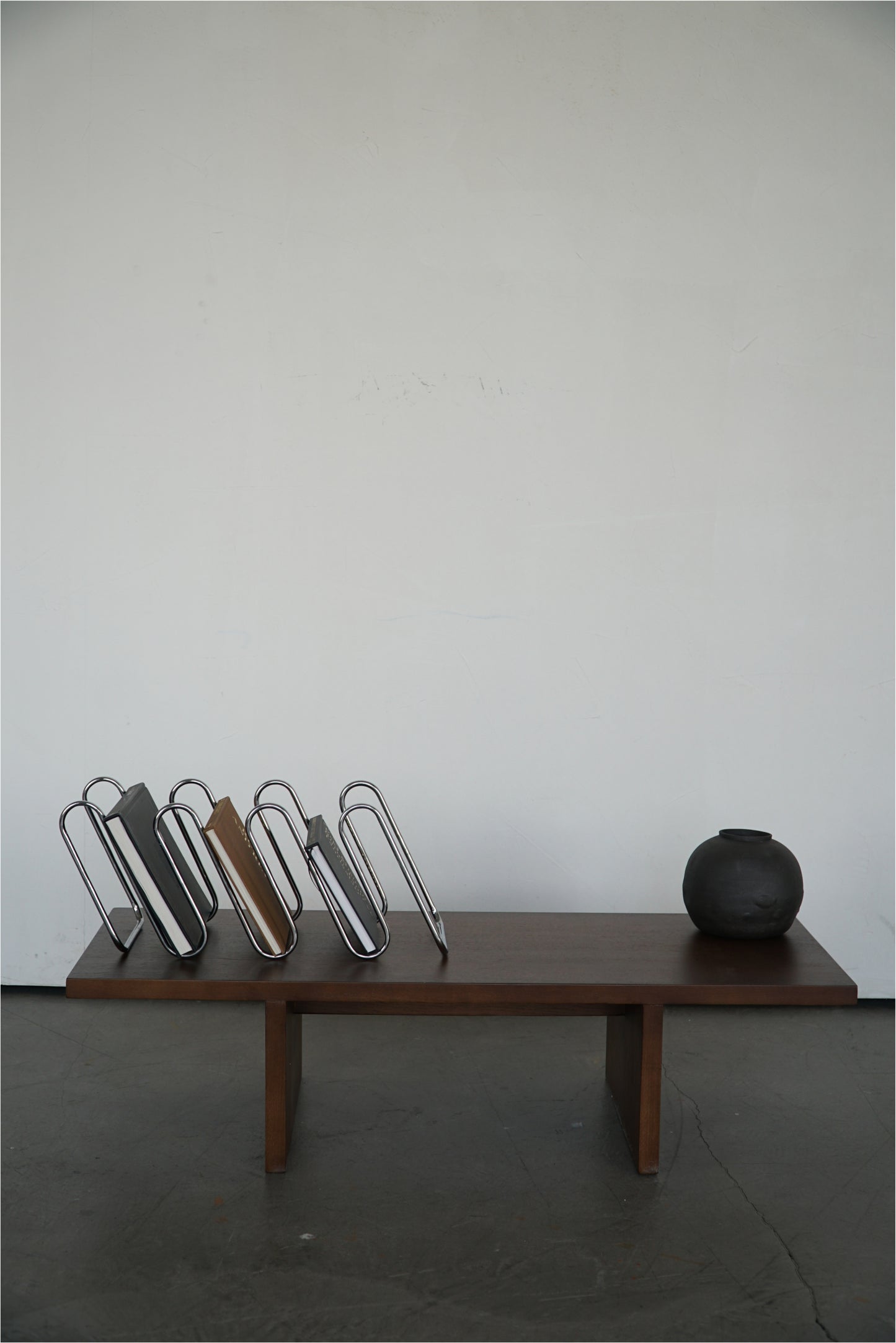 SNAKE MAGAZINE RACK METAL