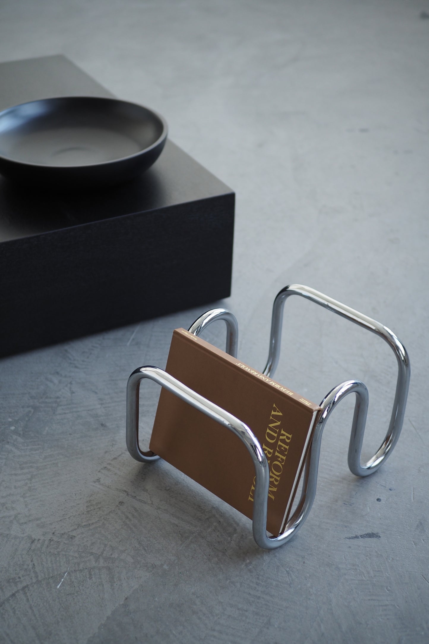 LAYER MAGAZINE RACK METAL