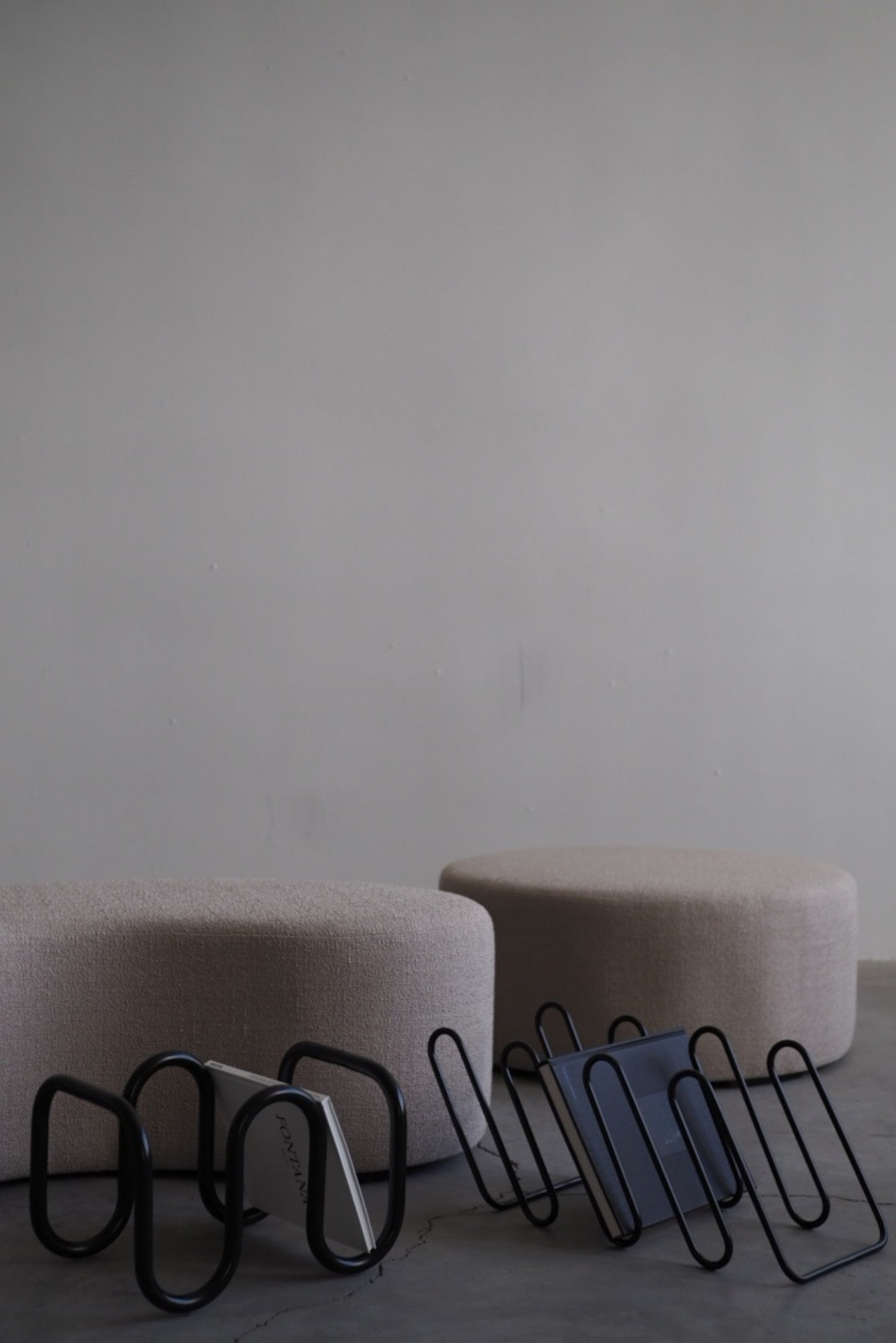LAYER MAGAZINE RACK BLACK