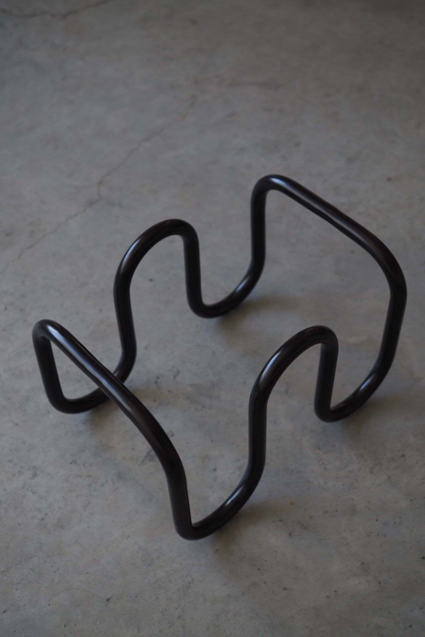 LAYER MAGAZINE RACK BLACK