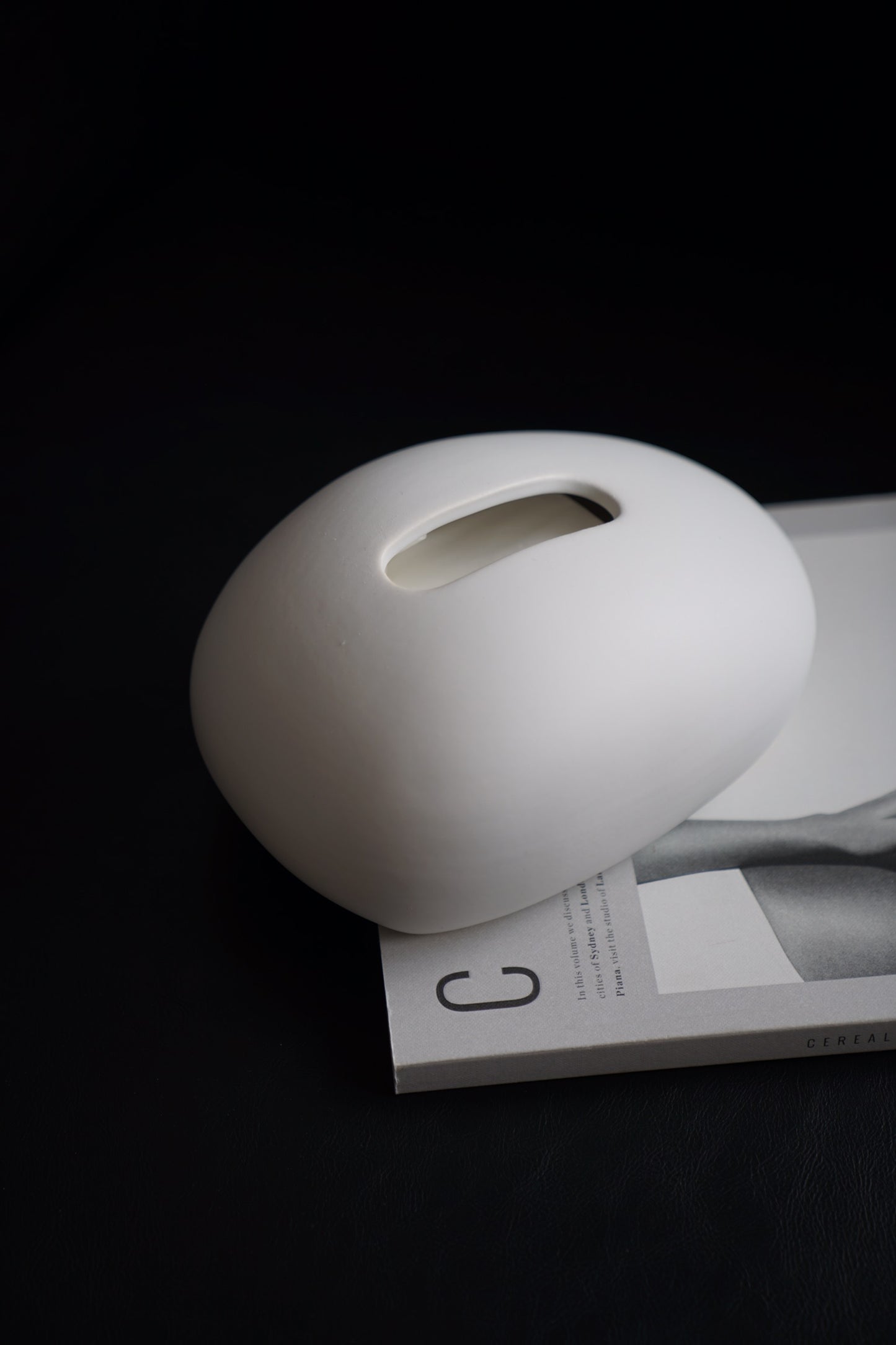 Amorphe Ceramic Decorative Tissue Holder White