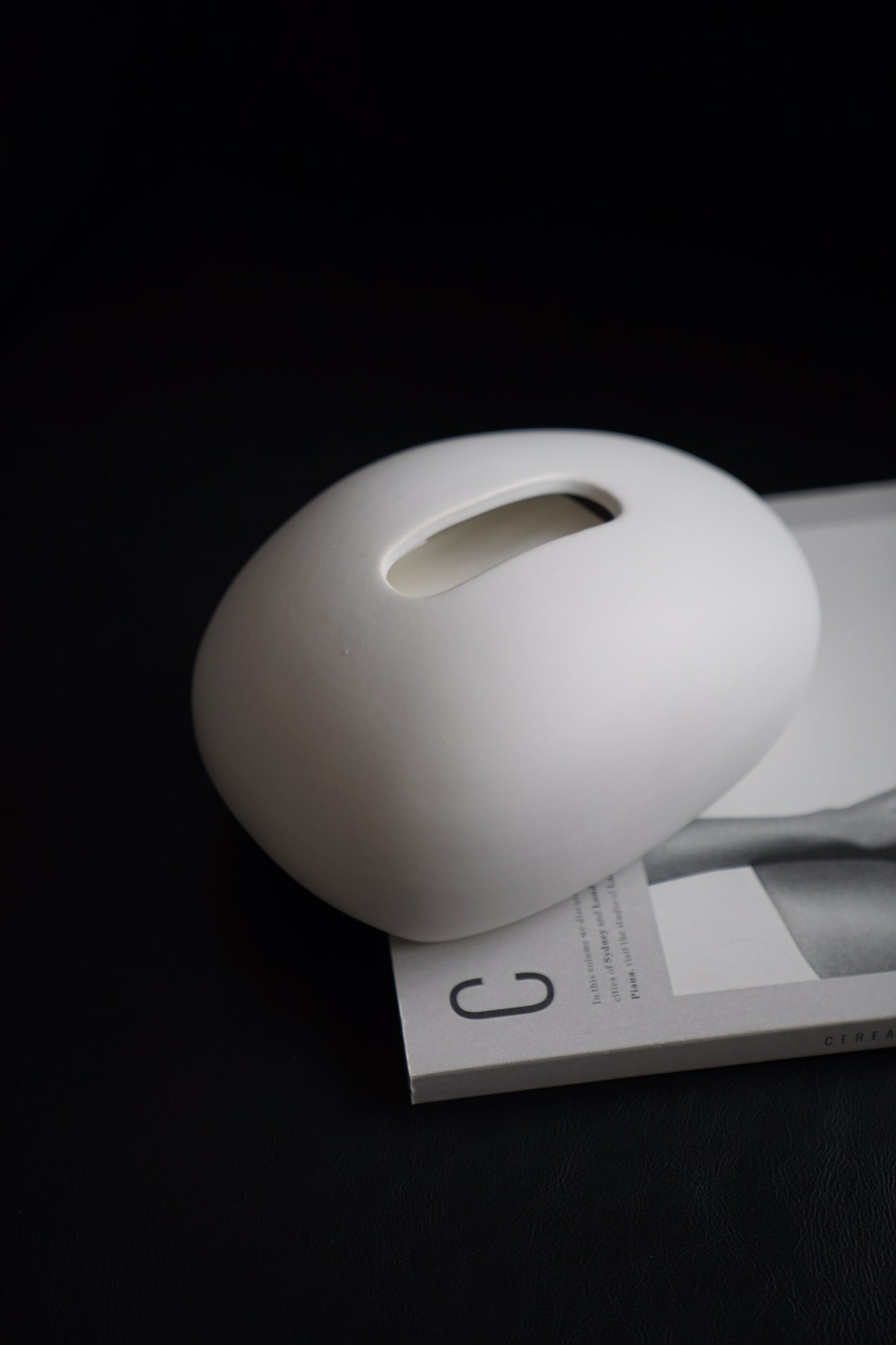 Amorphe Ceramic Decorative Tissue Holder White