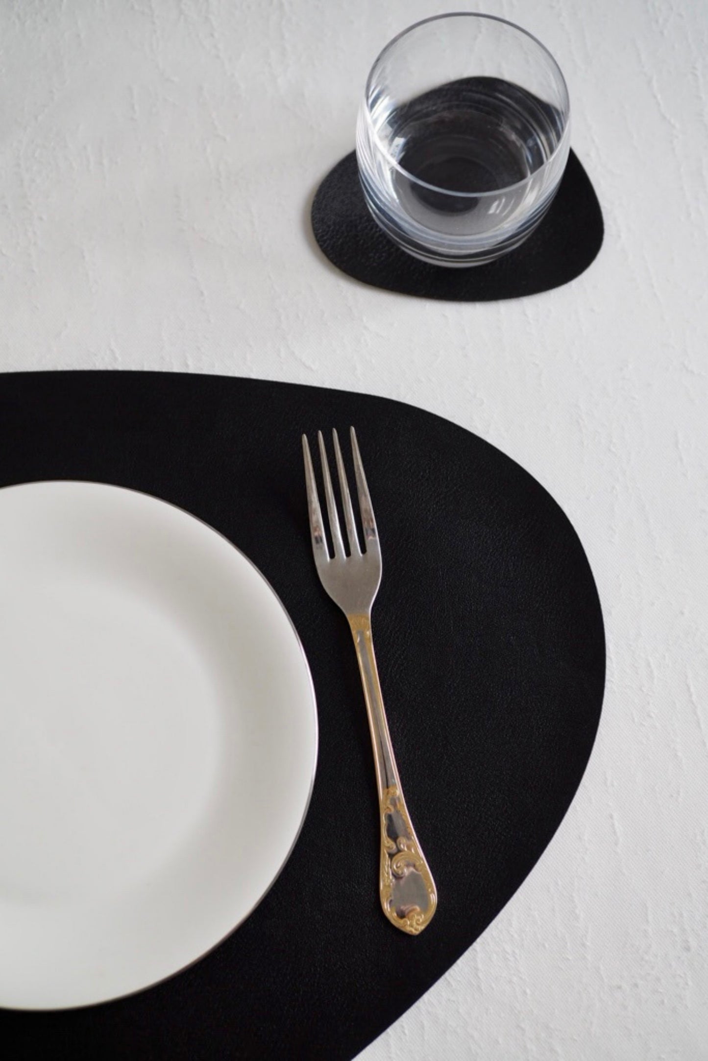 Minimalist Black PU Leather Placemat & Coaster Set (6 Pieces)
