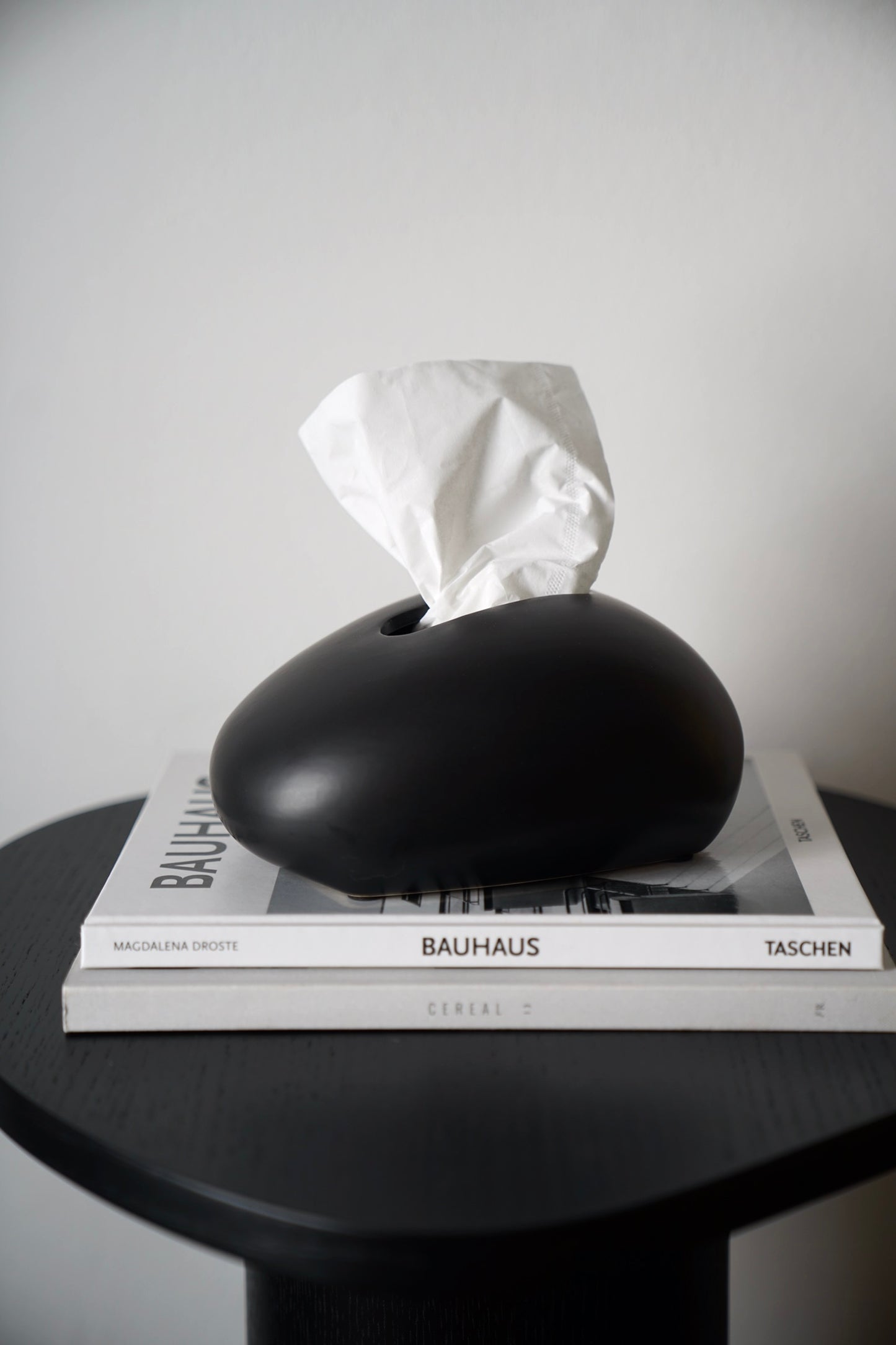 Amorphe Ceramic Decorative Tissue Holder Black