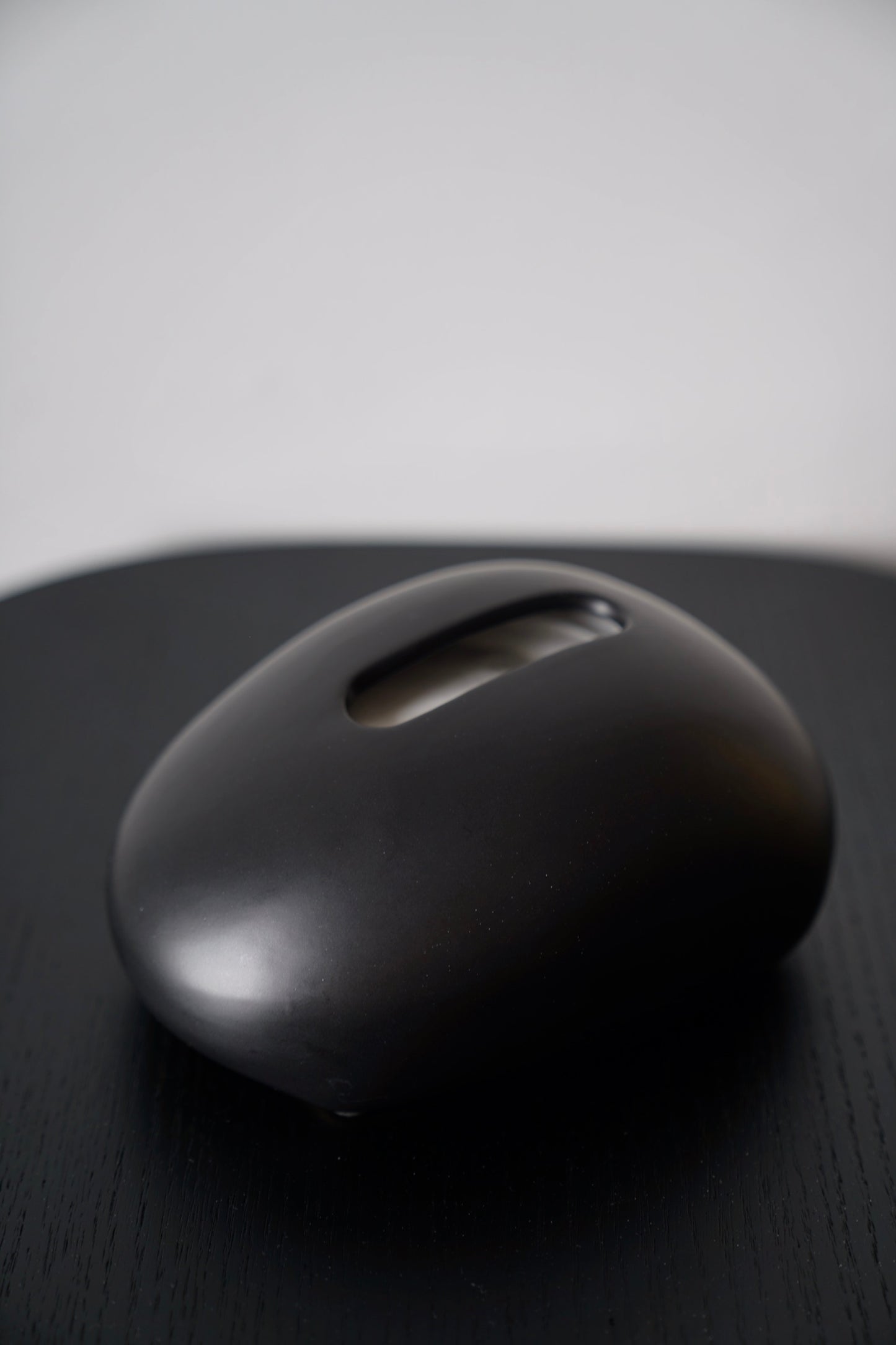 Amorphe Ceramic Decorative Tissue Holder Black