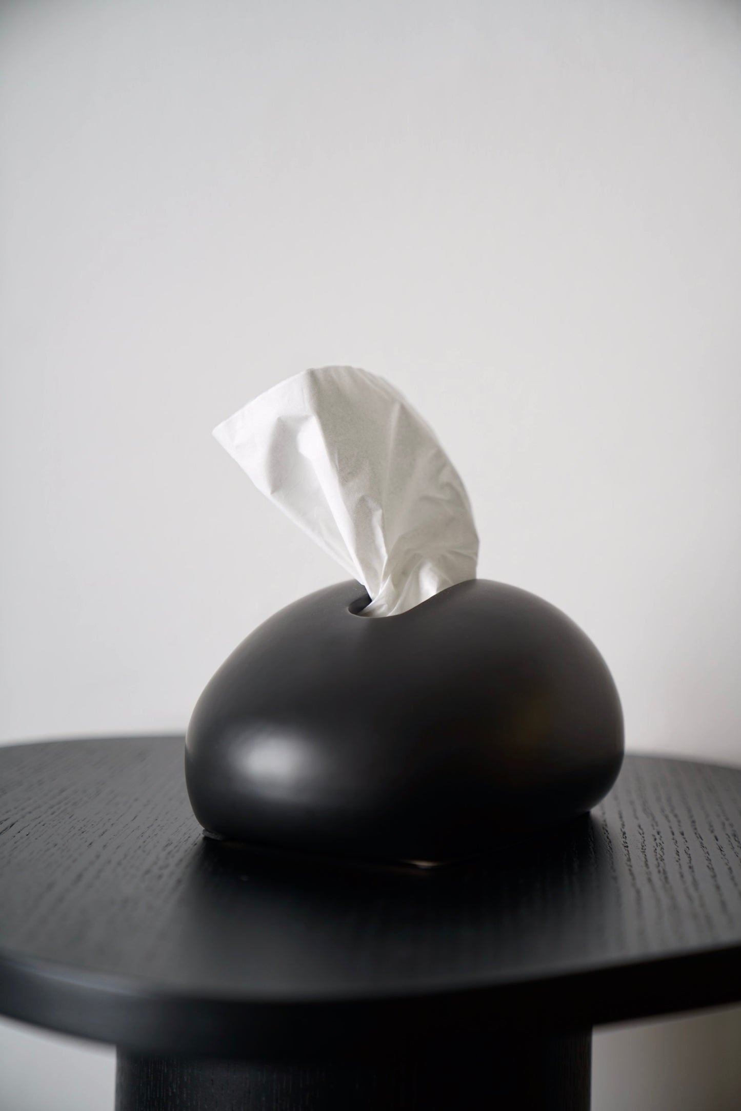 Amorphe Ceramic Decorative Tissue Holder Black