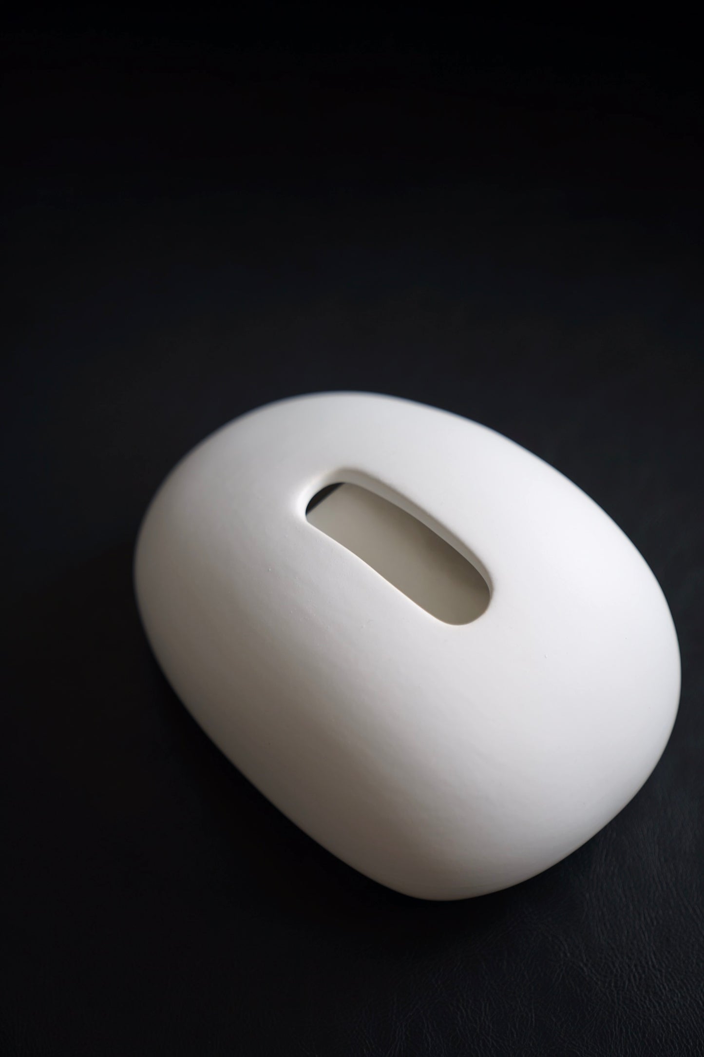 Amorphe Ceramic Decorative Tissue Holder White