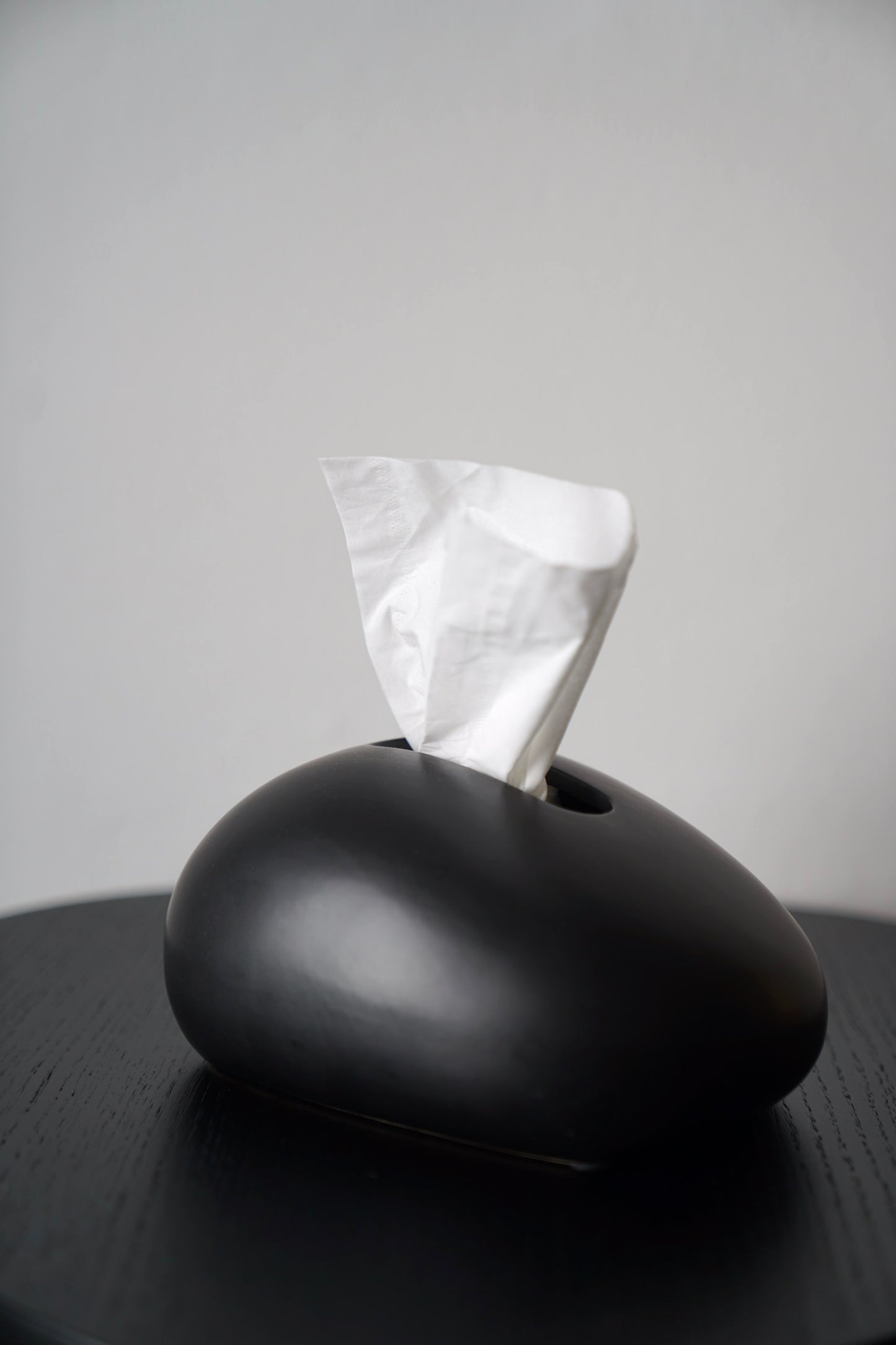 Amorphe Ceramic Decorative Tissue Holder Black