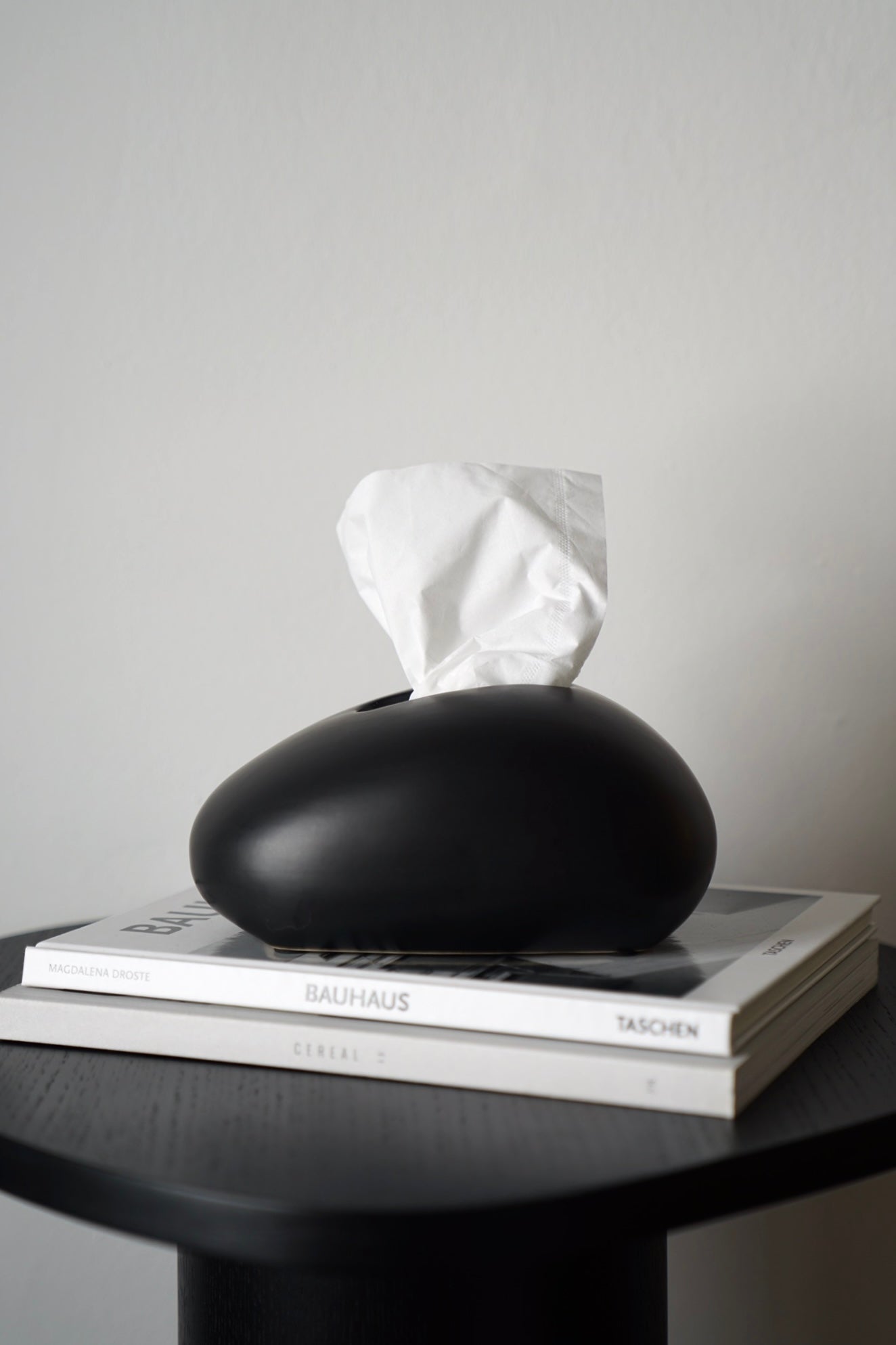 Amorphe Ceramic Decorative Tissue Holder Black