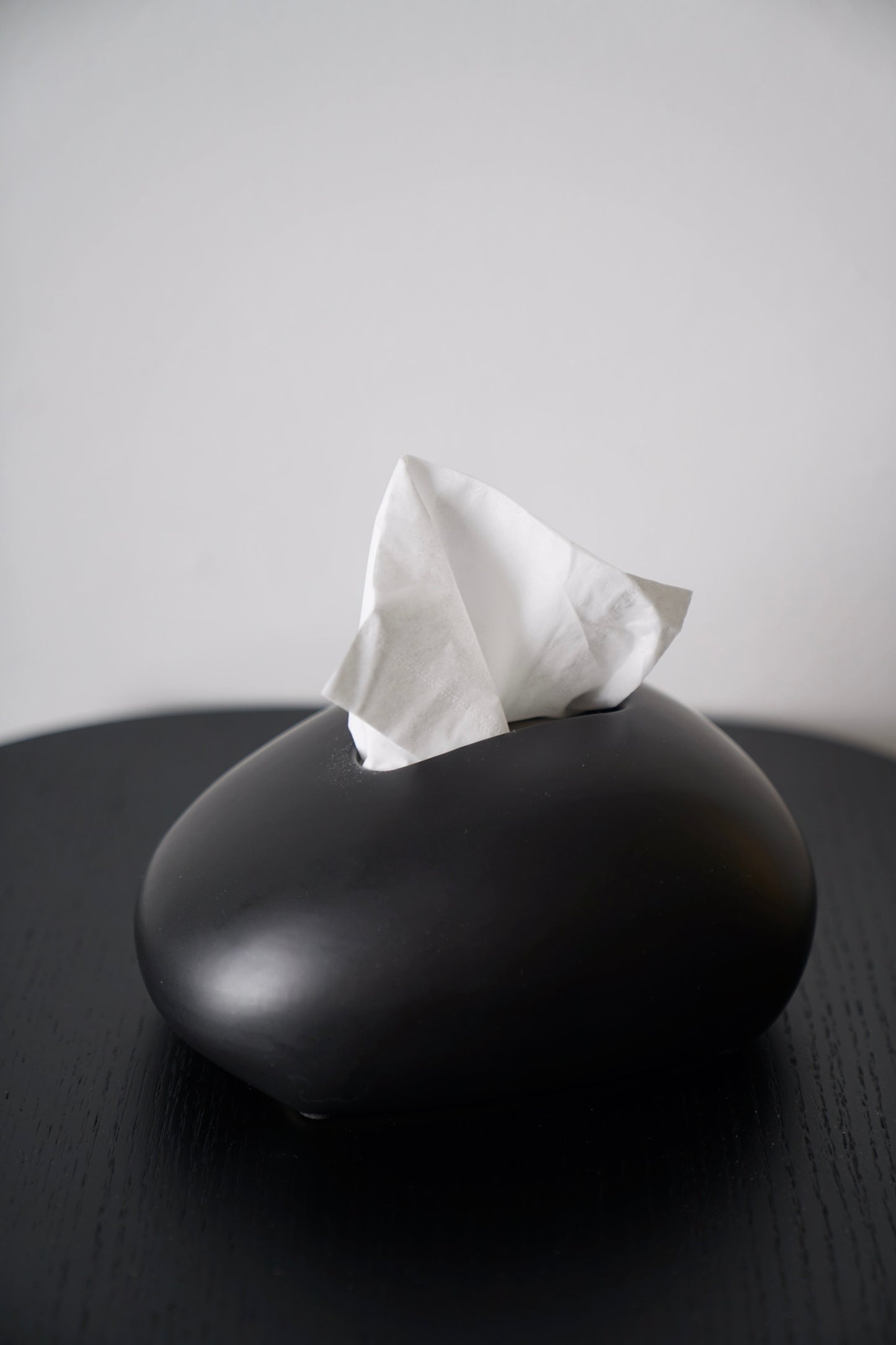 Amorphe Ceramic Decorative Tissue Holder Black
