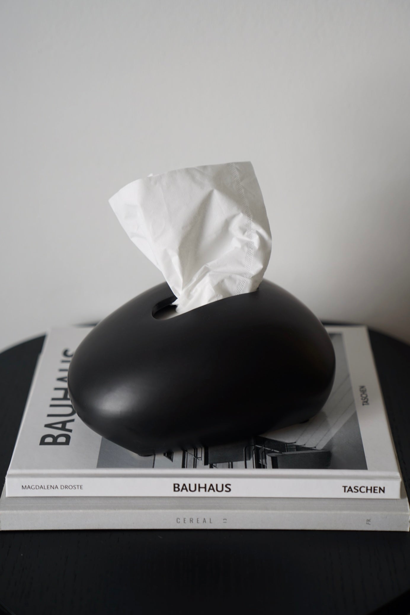 Amorphe Ceramic Decorative Tissue Holder Black