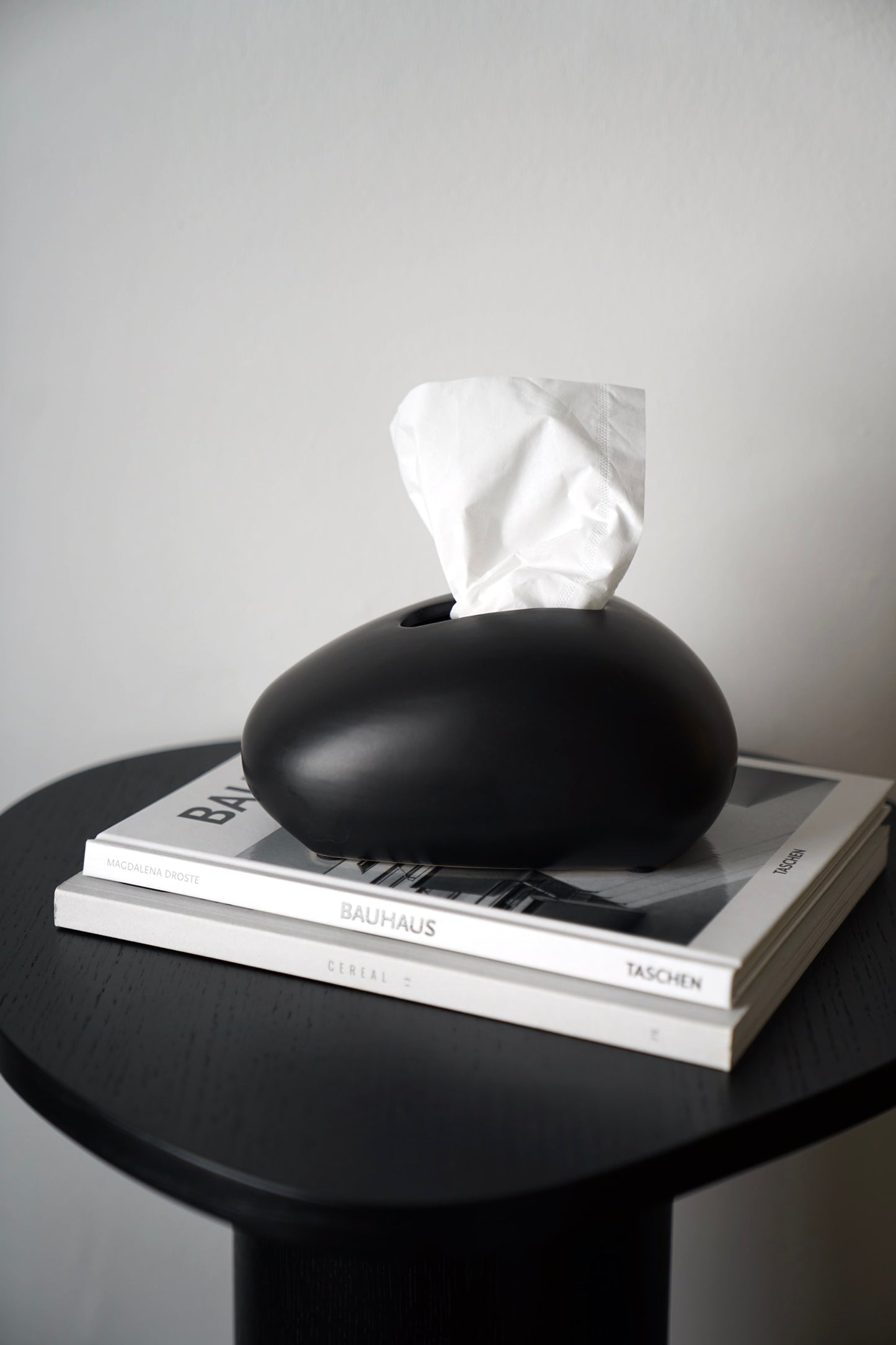 Amorphe Ceramic Decorative Tissue Holder Black