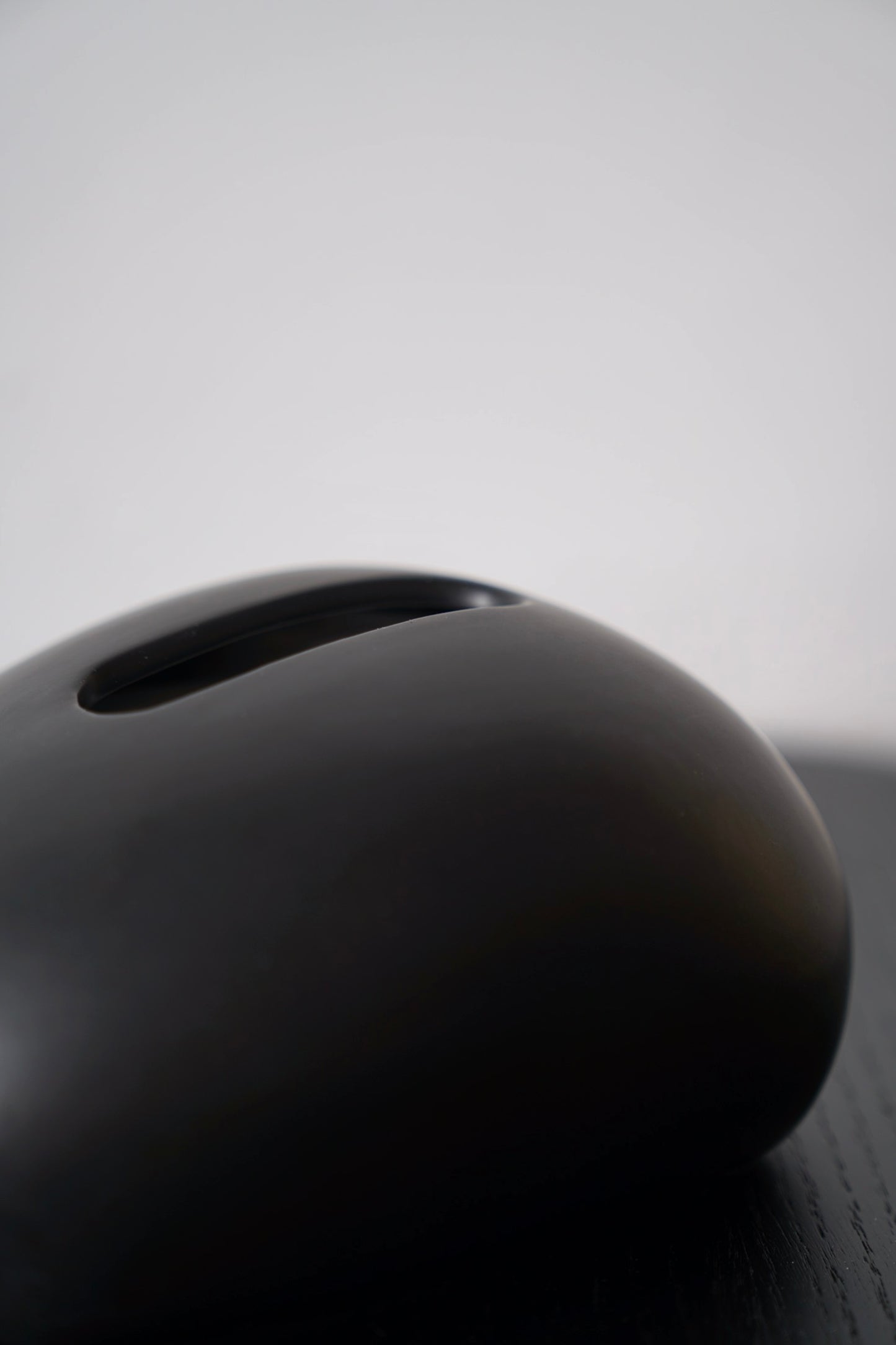 Amorphe Ceramic Decorative Tissue Holder Black