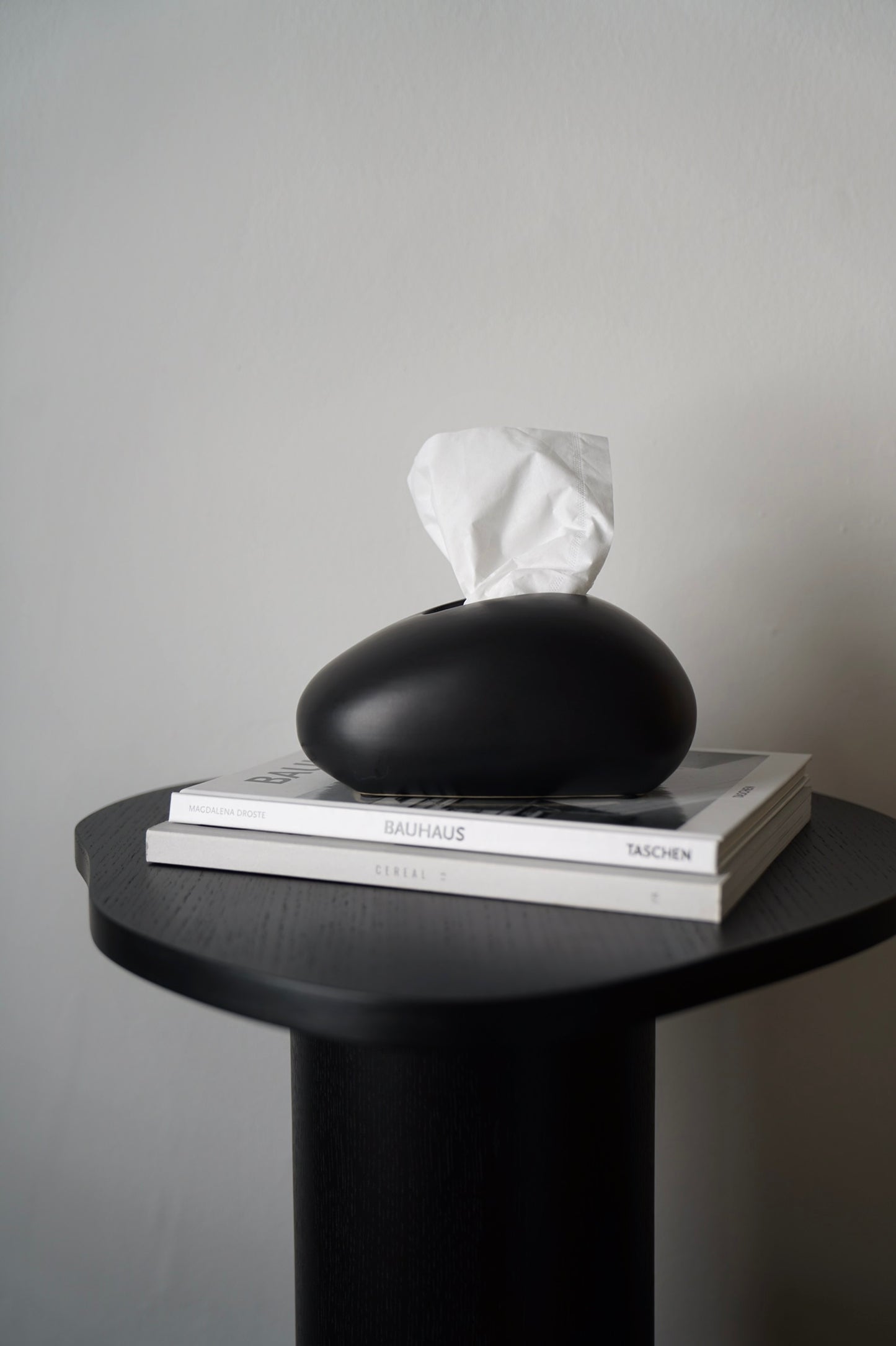 Amorphe Ceramic Decorative Tissue Holder Black